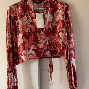 Crop top - Zara - Aldrig använd- Prislappen finns kvar