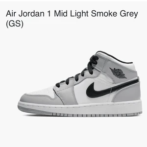 Jordan 1 mid  - Hej jag säljer mina Jordans i storlek 37,5/38 i färgen grå då den inte kommer till användning. Jag vill bli av med den så fort som det bara går så buda:) Pris kan diskuteras vid snabb affär