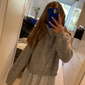 Stickad  - En fin polotröja andvänd fem gånger i bra skick 