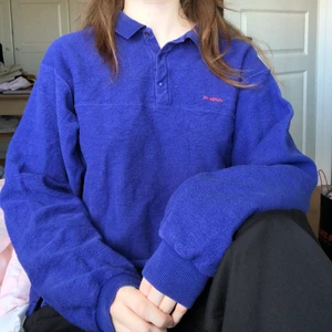 Patagonia sweater - Säljer denna Patagonia tröja för att den inte kommer till användning längre, är inköpt på en vintage butik för 400kr. Är en storlek M i herrstorlek men passar mig en storlek S.