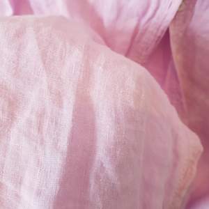 Ny topp i linne som ej kommer till användning 🌻 är mer kall lila än vad som syns på bilder. Där ser den mer rosa ut.
