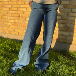 150 - Väldigt fina o jättebra kvalitet har använt den 2 gånger och de är jättelånga så de sitter bra om man e lång och har storlek 34 men passar i 36 oxå 😍❤️