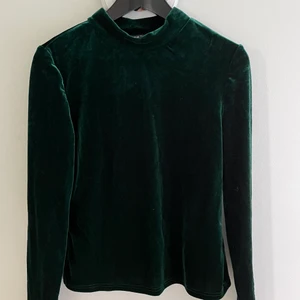 Grön sammets polo - Grön sammets polo i strl large