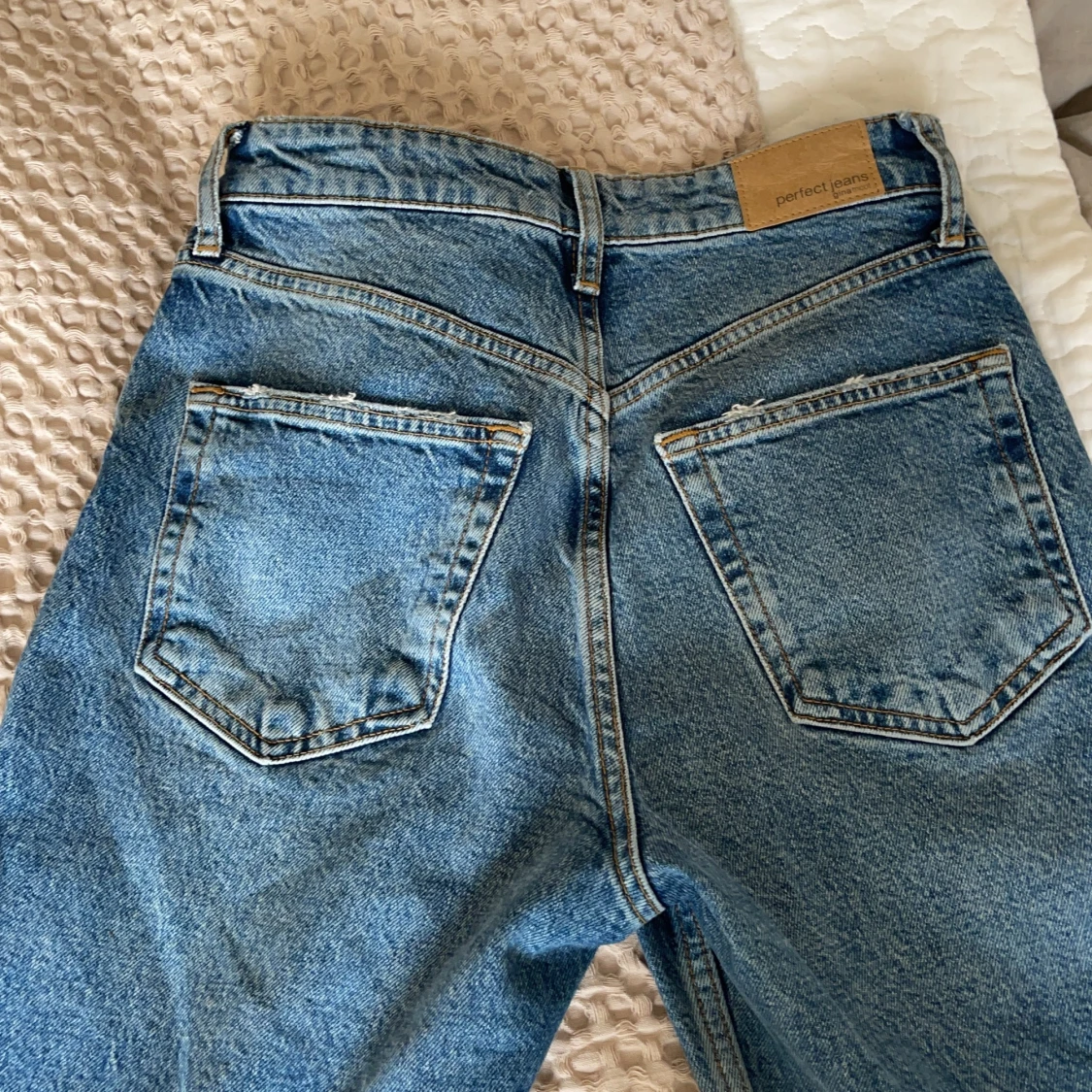 Jeans ifrån Gina tricot - 91