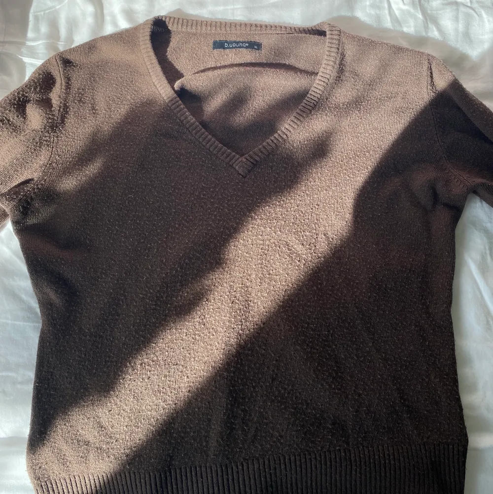 Jättefin brun stickad tröja. Lite nopprig. Det står XL på den men skulle mer säga att den passar S eller M😁. Stickat.