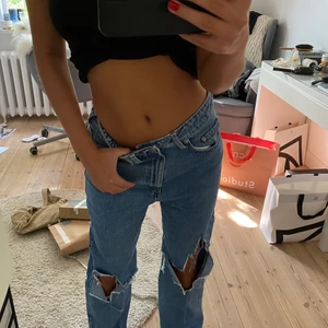 Jeans - Skitsnygga jeans! Har klippt egna hål❤️w28 l30, köpte dom i en större storlek för en baggy fit