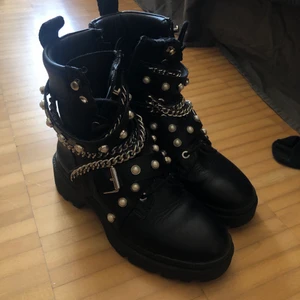 Zara boots  - Säljer nu mina kära zara boots då dom kommer till alldeles för lite användning💞