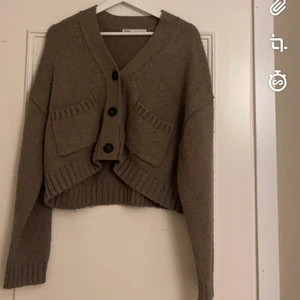 Zara kofta  - Super fin beige kofta från zara! Storlek L!🤎🤎