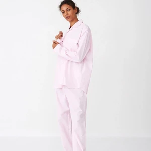 Lexington pajamas - säljer detta fina sättet ifrån lexington , S i båda delarna nypriset var 1695kr och jag säljer för 350💕 bara att skriva om du har någon fråga så svarar jag så fort som möjligt🍂🥰🥰