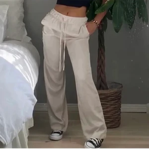 ”Linnebyxor”💚 - Säljer dessa ”linnebyxor” ifrån hm❤️ strl s❤️andvända fåtal ggr❤️ direkt pris 120 om det blir flera intresserade så blir det budgivning❤️jag står för frakten❤️ Lånade bilder❤️