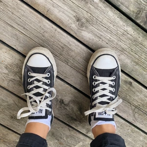 Svarta converse strl 38 - Bra men i använt skick!