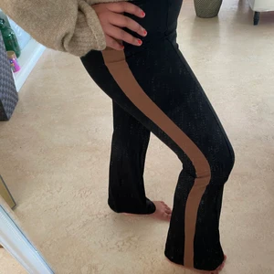 Svartabyxor - Stretchiga kosymliknande byxor från H&M