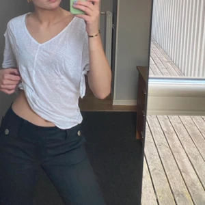 T-shirt - Snygg t-shirt från hm i storlek S. Skitsnygg och skön till sommaren att ha efter ett bad på stranden! Mitt pris är 50kr❤️