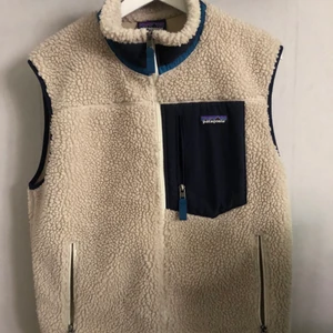 Paragonia fleece väst - Patagonia fleece väst, storlek medium, nypris 1500kr och mitt pris 800kr, knappt nått tecken på användning