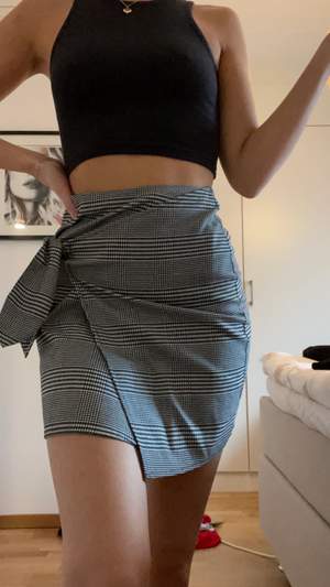 Rutig kjol från Nelly, använd 1 gång, 75kr + frakt 💗 