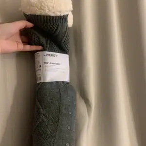 Jätte tjocka mysiga fluffiga sockor i grå