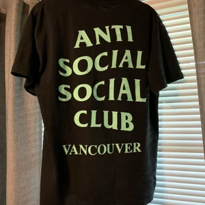 ASSC tshirt  - Storlek medium , köpt på deras drop