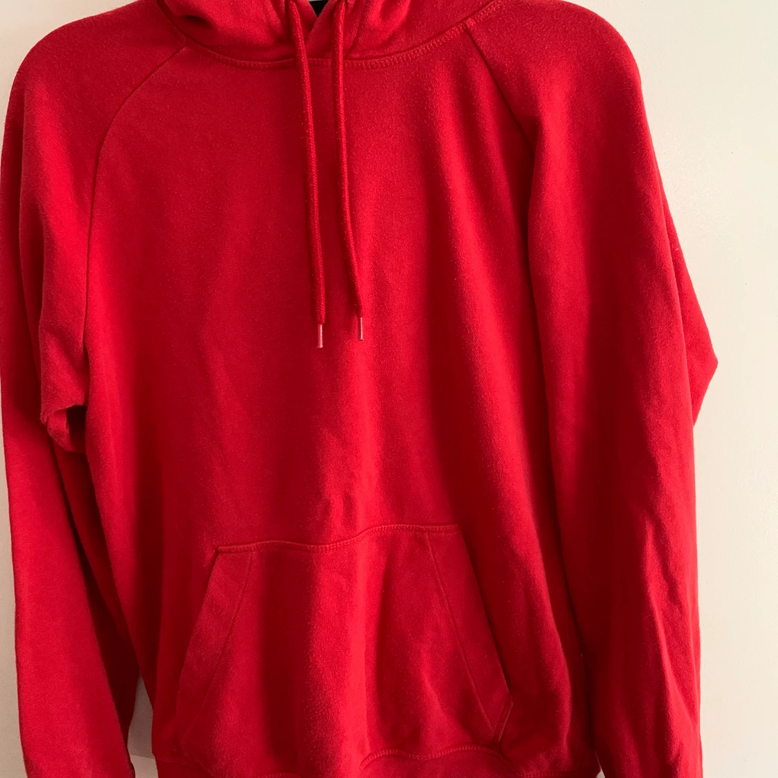 Röd hoodie i storlek xs  - 90