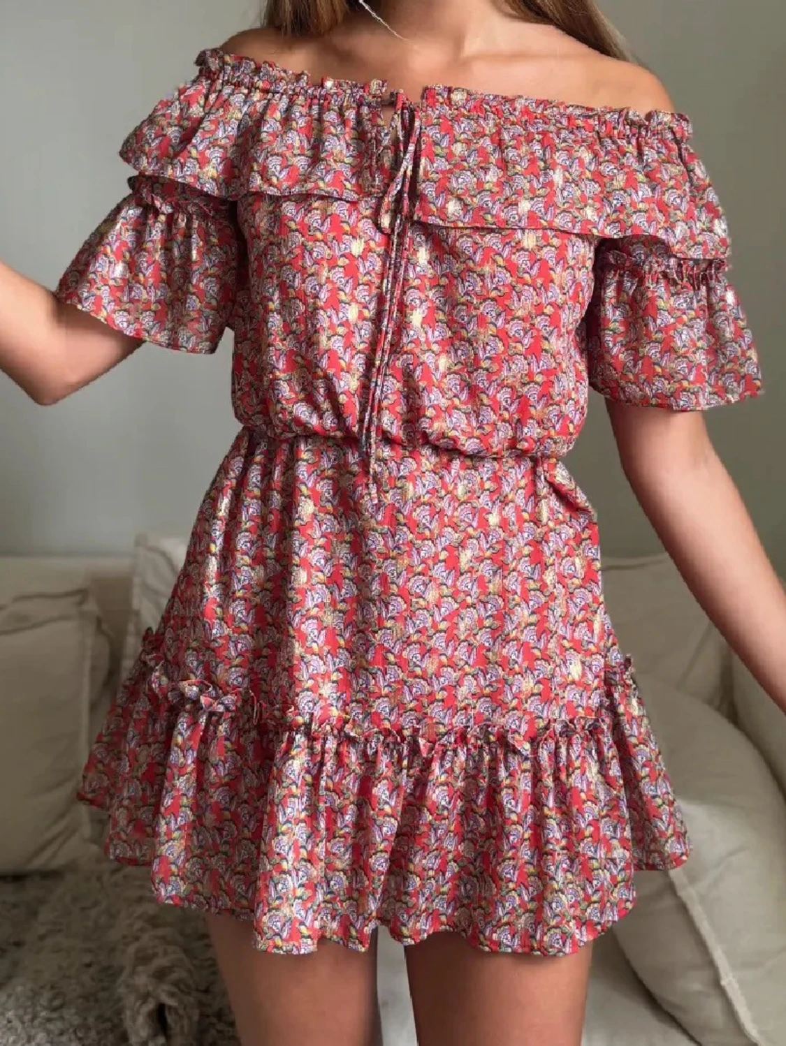 Blommig off shoulder klänning - 1