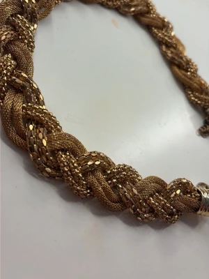 Guldig kedja - Köpt för en utklädnad ocha använd 1 gång! 🫰Låmna gärna prisförslag!