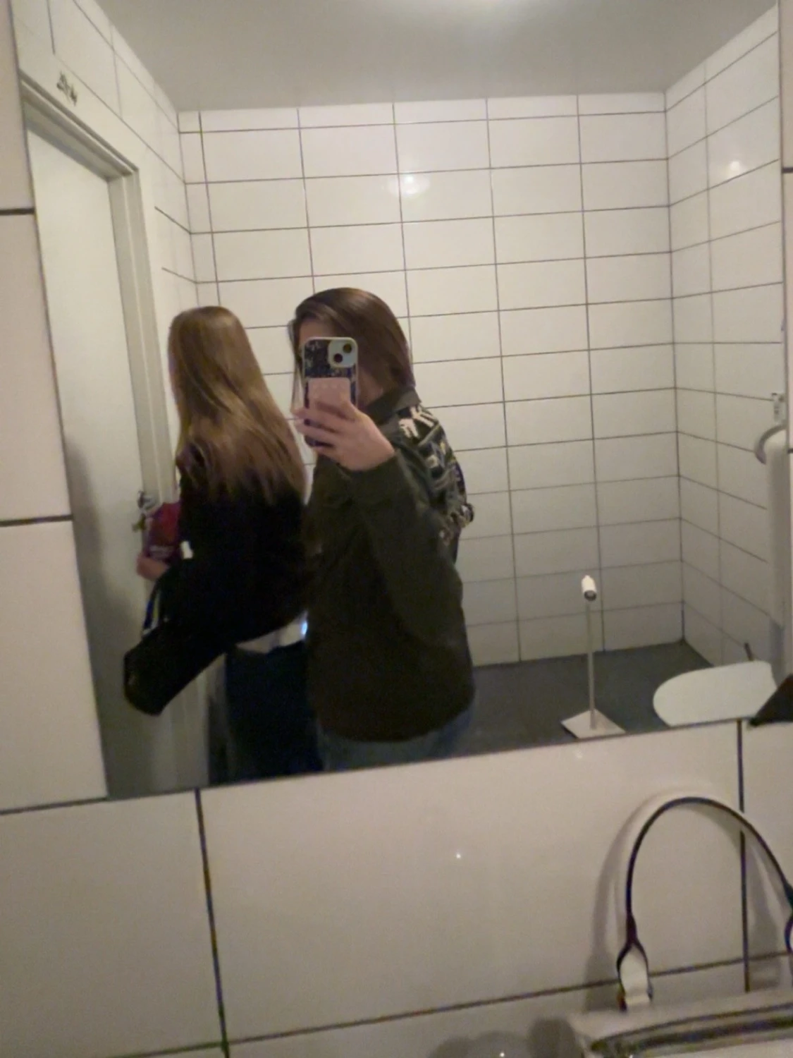 Olivgrön kappa med mönstrade axlar - 1