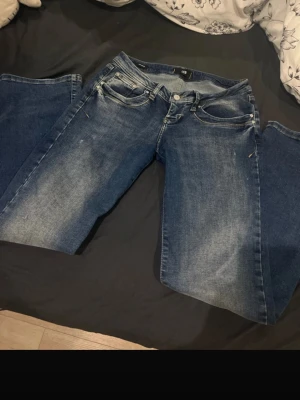 LTB jeans - Använda ett par gånger men har inga tecken på användning och är i väldigt bra skick!! Storlek 27x30 typ en S/M
