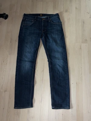 Lee daren - Säljer dessa Lee daren jeans. Storlek 31/32. Passform regular/straight. Nyskick. 