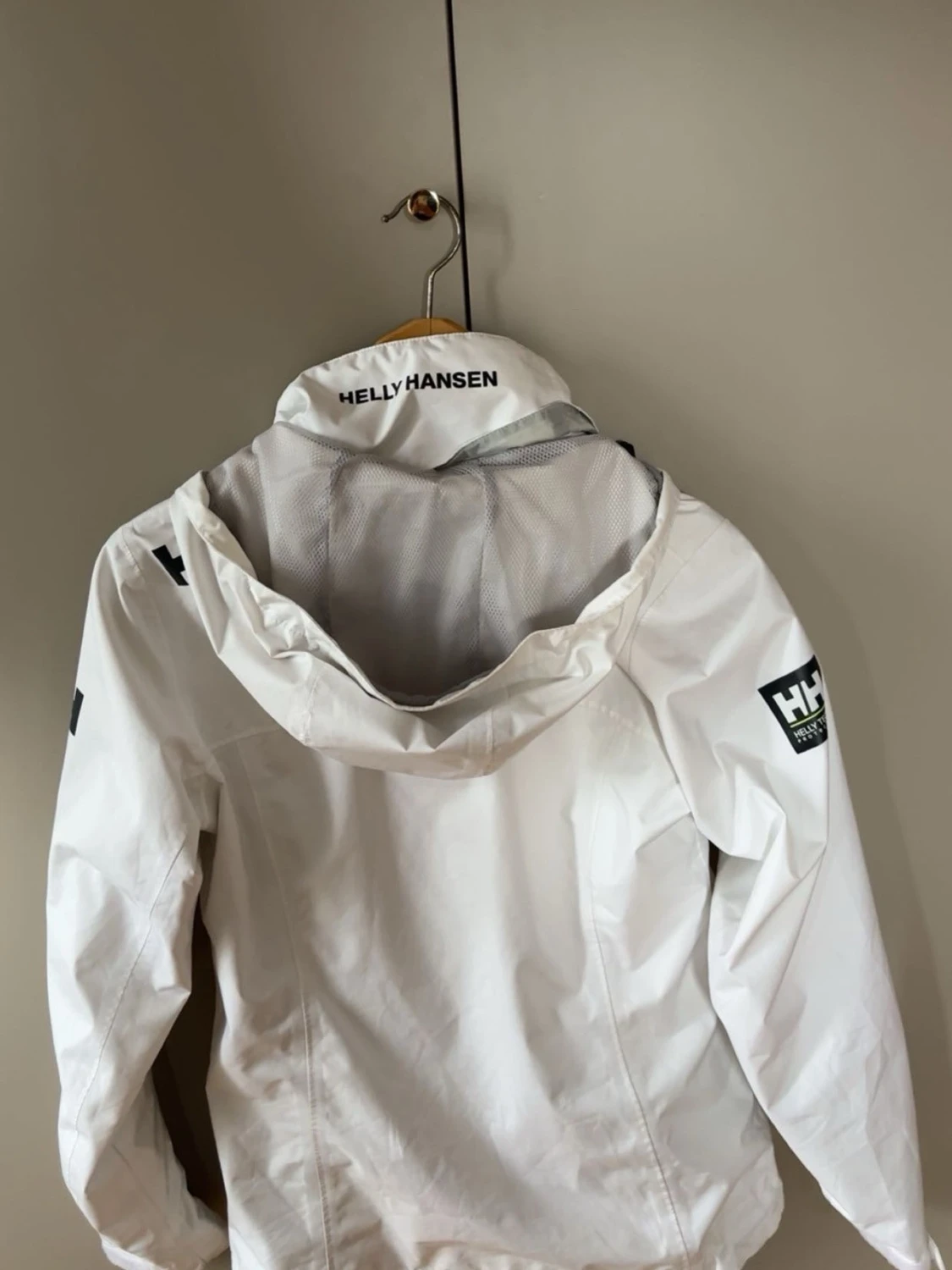 Vit vindjacka från Helly Hansen - 1