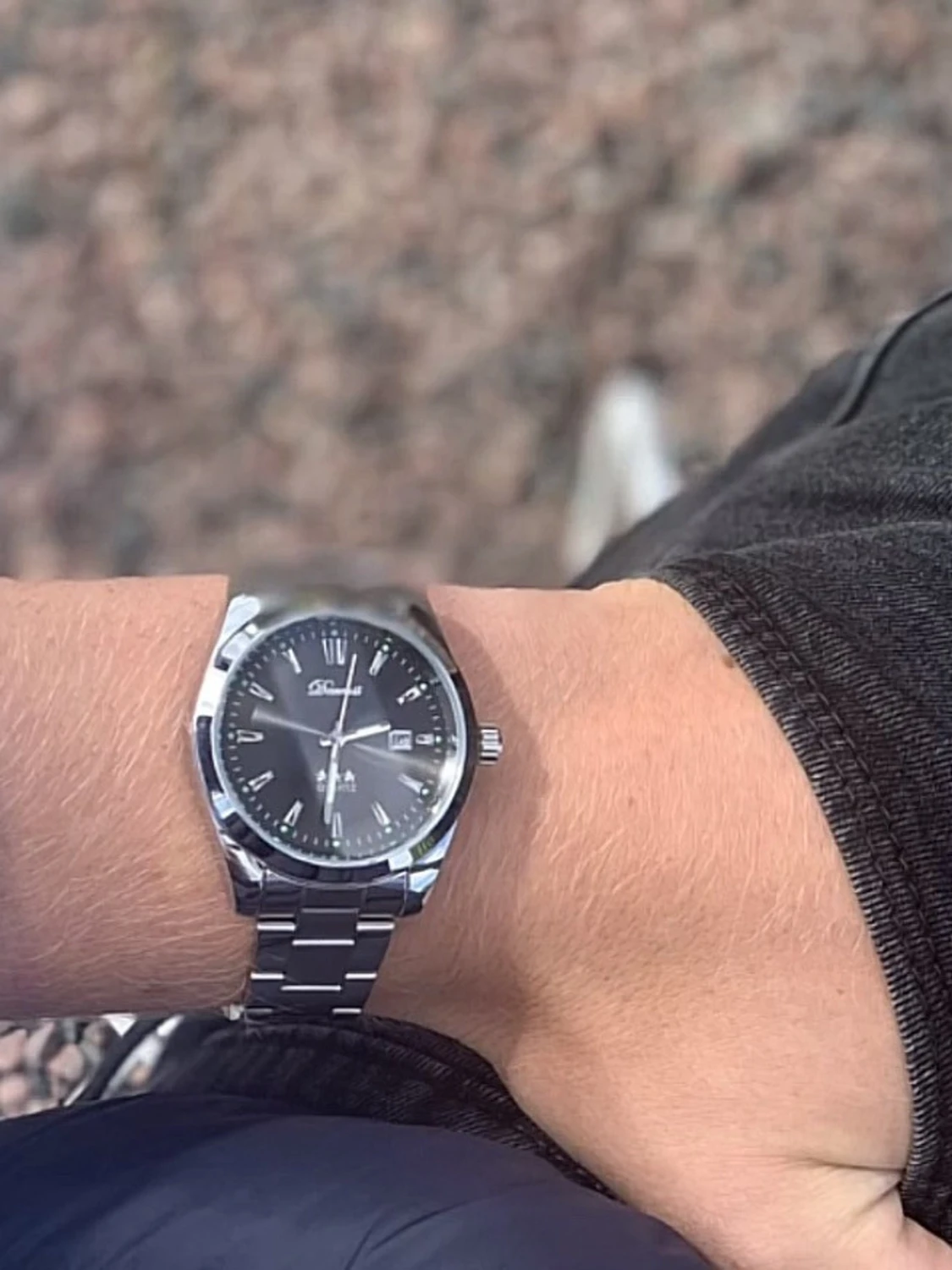 Svart och silver klocka från Doventi  - 1