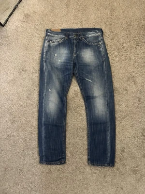 Dondup Jeans - |Dondup Jeans| | Storlek: W33  | Skick: 9,5/10| Medföljer: inget| Frågor eller funderingar tveka inte på att höra av dig!