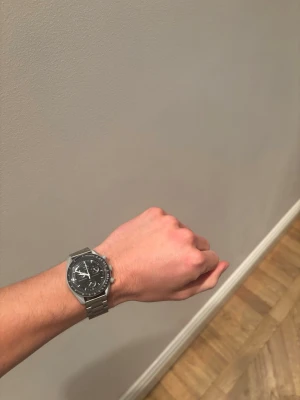 Omega Mod - Omega moonswatch mod med stålarmband. Ursprungliga bandet är även inkluderat. Hör av dig vid minsta fundering!