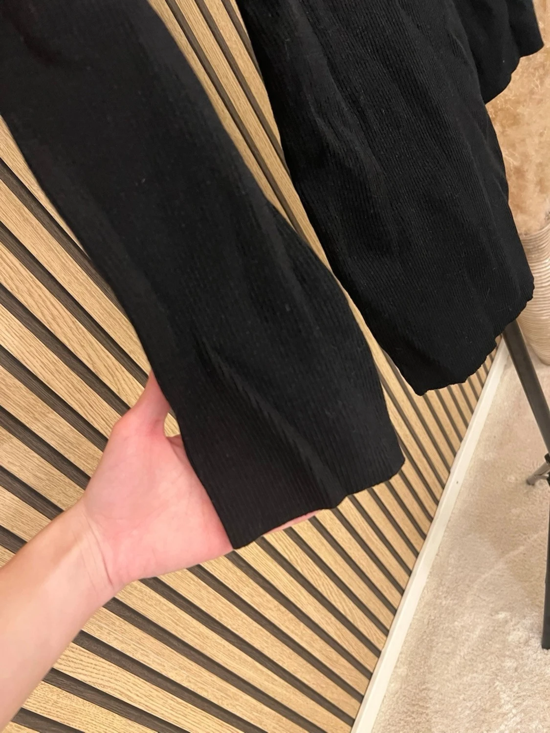 Svart ribbad långärmad klänning - 1