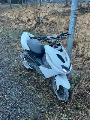 Renthal Cross Styre  - Äkta renthal styre 22mm med några få repor annars fint skick  Säljes utan barpad