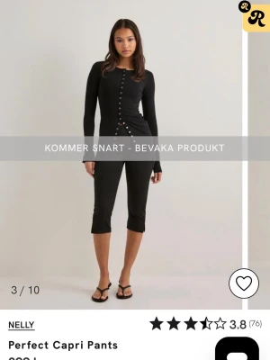 capri byxor, Nelly - Säljer mina Capri byxor från Nelly som är helt slutsålda på hemsidan❤️❤️ köpte två storlekar därför säljer jag ena!❤️