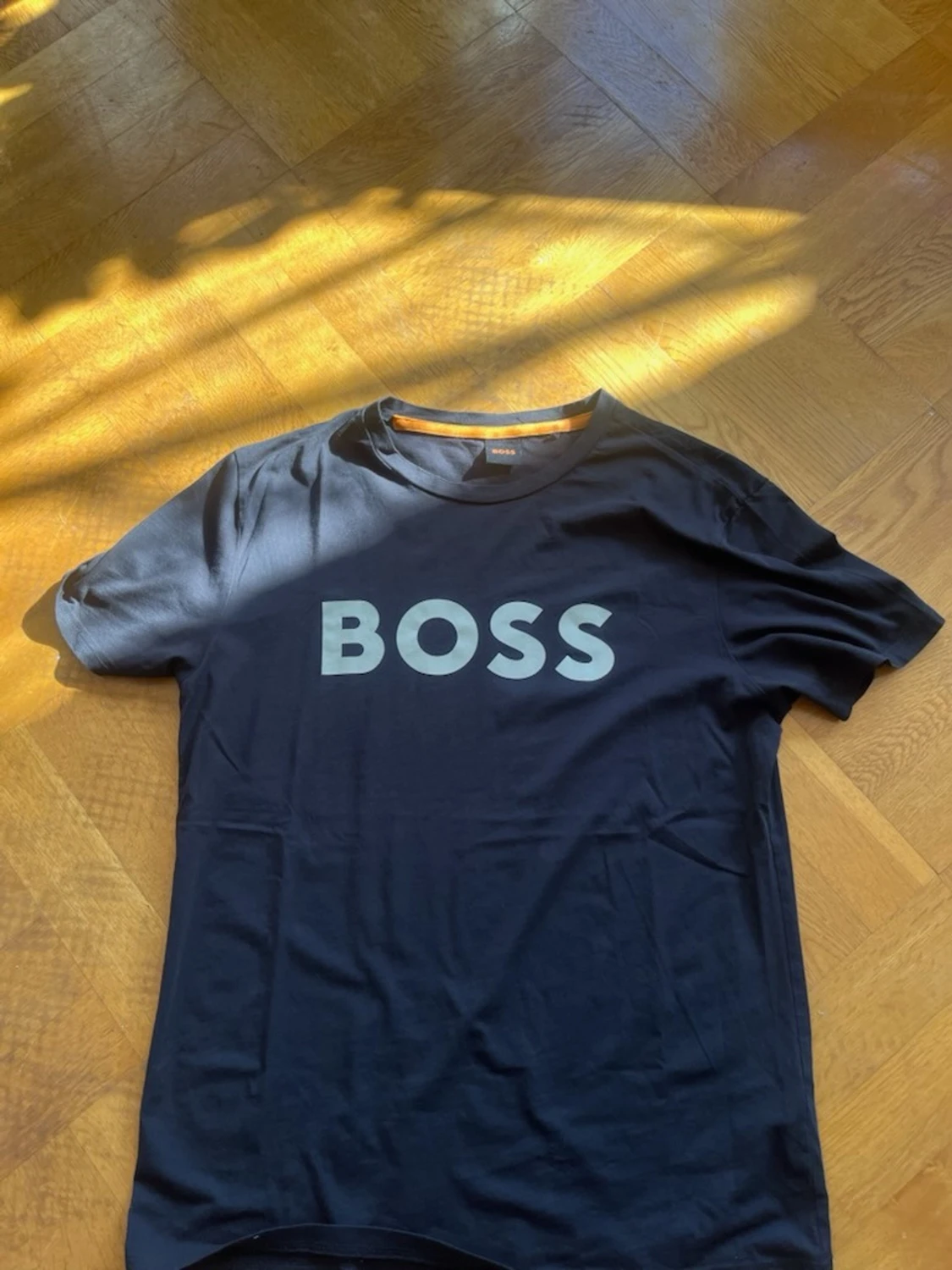 Svart BOSS t-shirt med tryck