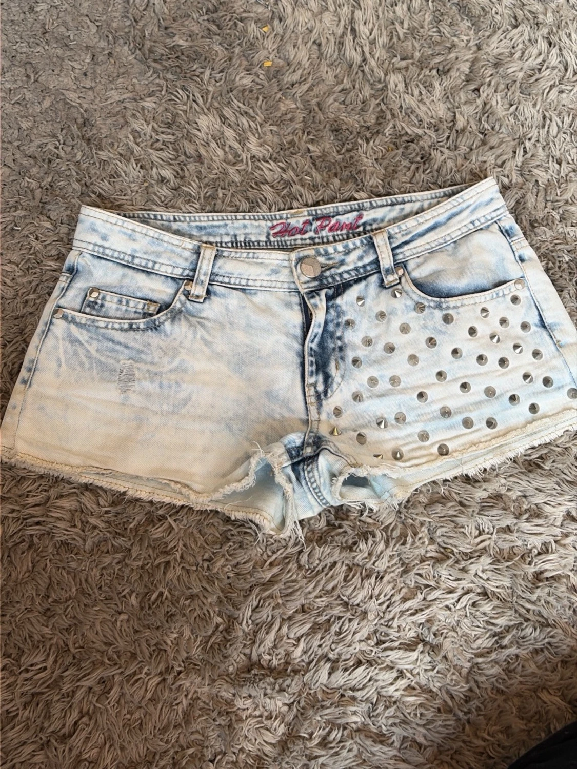 Ljusblå jeansshorts med nitar - 2
