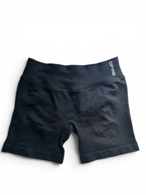 Impact Shorts || 4.5 || Midnight Black - Helt nya Impact shorts från DFYNE. Storlek S längd 4.5. Orginalförpackning tillkommer! Leverans samma dag eller dagen efter 🖤🖤