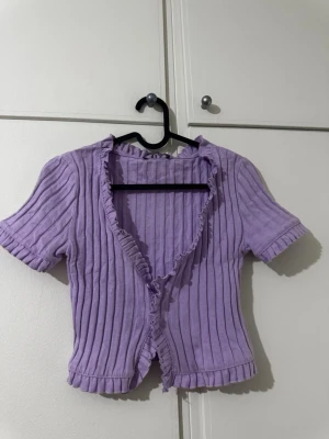 Zara topp - En topp från Zara i stl S säljs för 75 kr. 