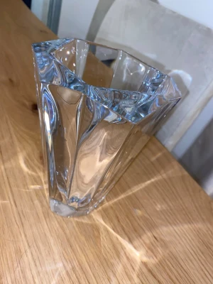 Orrefors precious vas  - Orrefors precious vas, 18cm. Väger en hel del. 