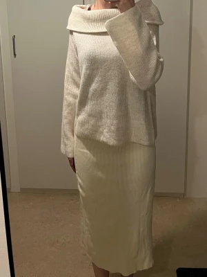 Beige långkjol  - Från Zara storlek S passar mig som är XS 
