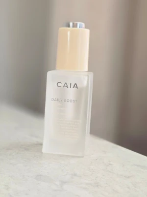 CAIA Daily Boost Serum 30 ml - CAIA Daily Boost Serum.                               Endast testad, skickas I originalkartong.
