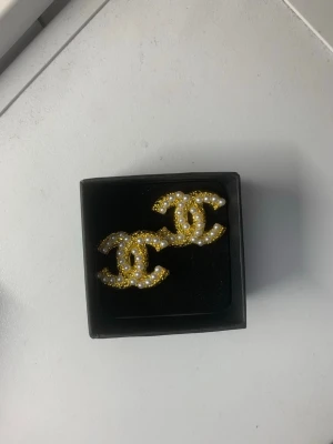 örhängen med pärlor - Aldrig använda endast testade