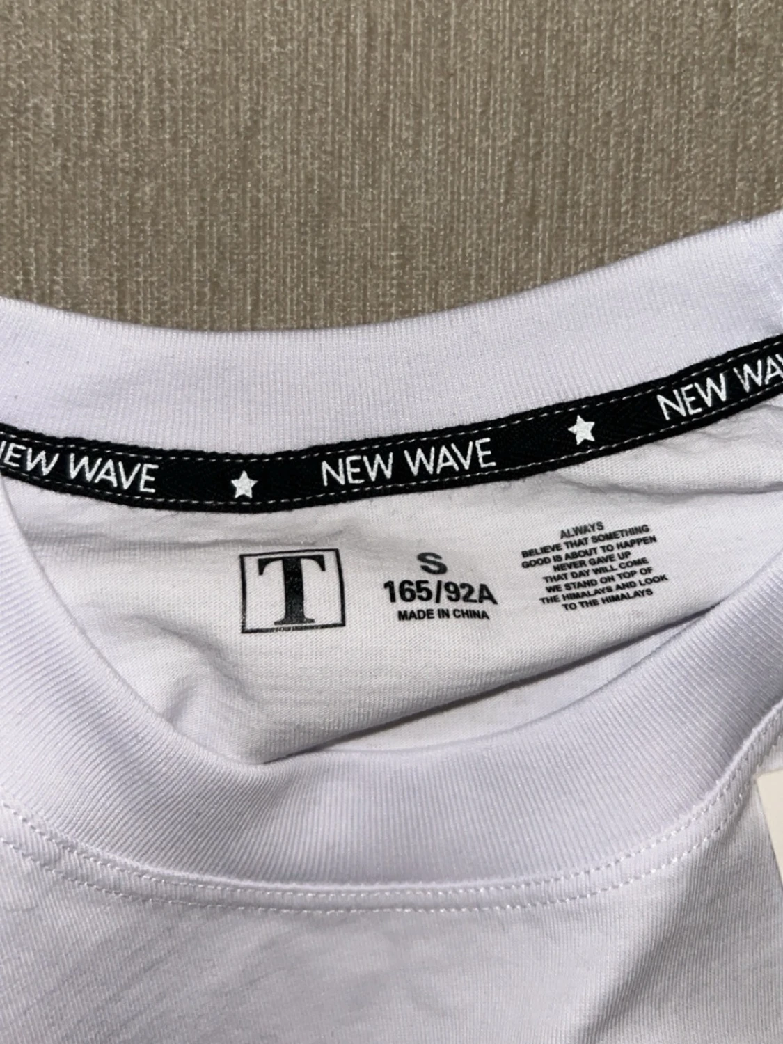 Vit T-shirt med text ”need money for Porsche” - 2