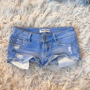 A7 Superlågmidjadd lowrise jeansshorts - Midja ca 37 rakt över