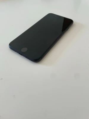 iPhone 7 nyskick 100% batteri - Som ny, 100% batterihälsa