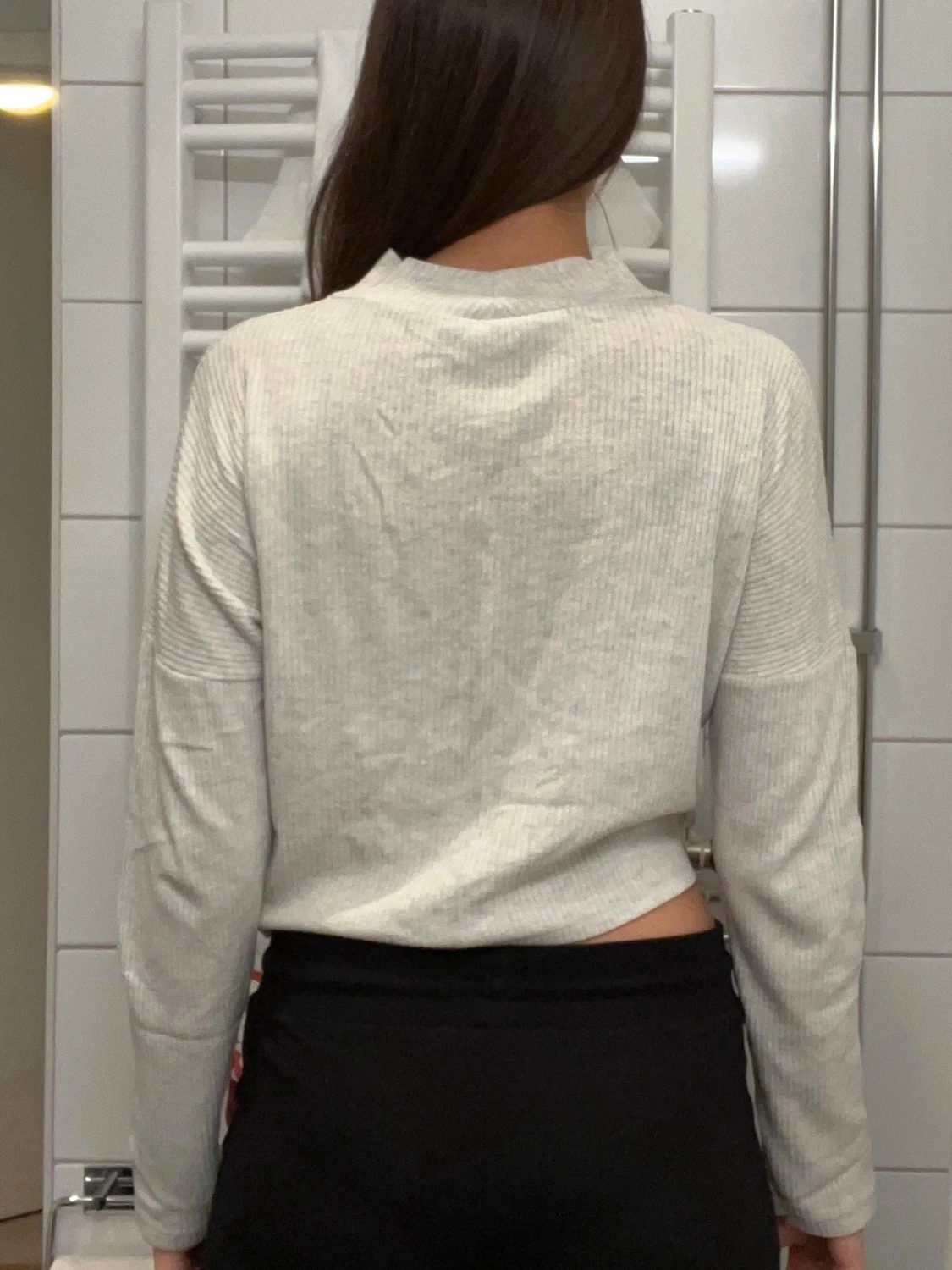 Ljusgrå croppad ribbad långärmad topp - 1