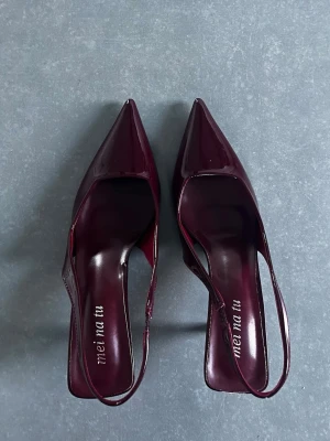 Vinröda klackar - Assnygga vinröda klackar💋 Aldrig använda💋 Klackhöjd 7 cm💋