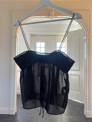 Zara topp - Ny Zara topp! Superfin!! Kan skickas / hämtas. Stl xs, svart. 