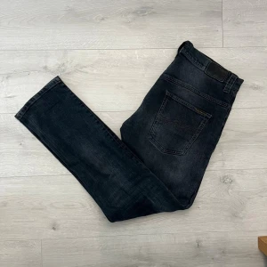 Nudie jeans  - Hej! Säljer dessa nudie jeans//mycket fint sick//fråga gärna! 