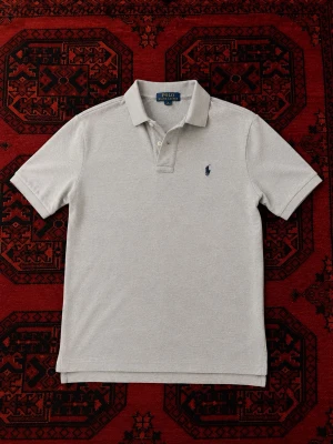 Ralph lauren piké  - Snygg Ralph lauren piké perfekt för våren / sommaren. | Skick 10/10 | storlek barn 14-16 L vilket motsvarar EU XS | Längd : 61 cm | bredd : 44 cm |  pikén har inga  defekter och har använts fåtal gånger så har inga tecken på användning | 